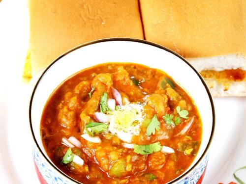 Pav bhaji made with mixed vegetables, spices and butter