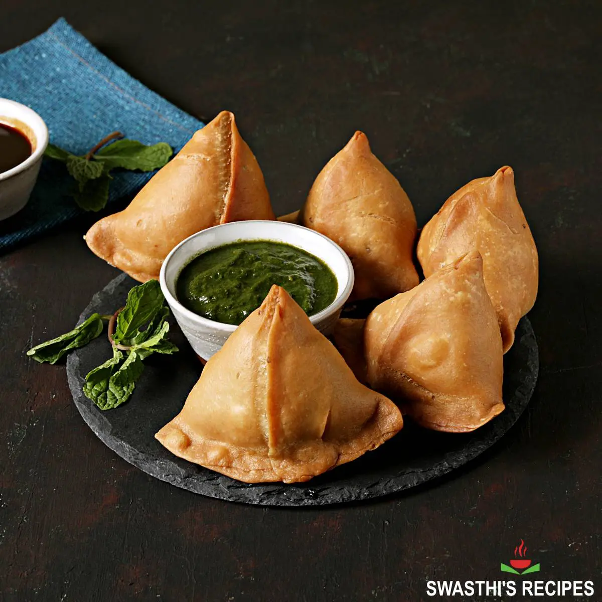 Vegetarian Aloo Samosa Or Samosas Indian Special Traditional Street Food  Famous Indian Punjabi Samosa Filled With Spicy Boiled Potato Mixture Served  With Green And Red Chutneys Copy Space Stock Photo - Download