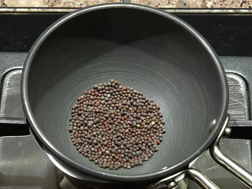 roasting mustard seeds