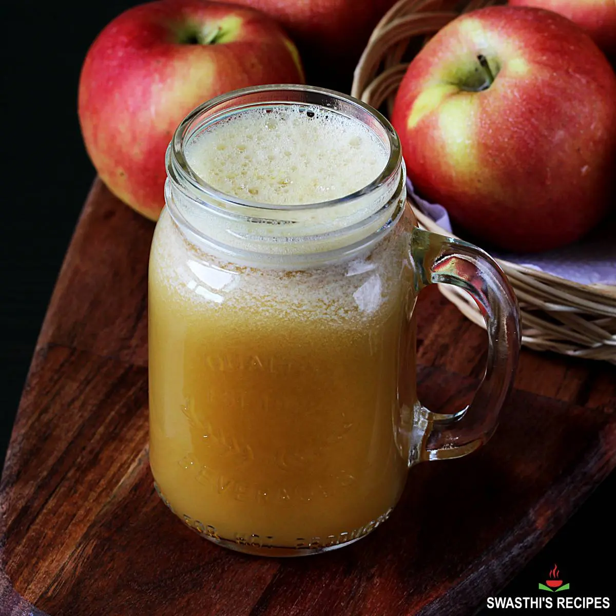 Apple Juice Recipe With & Without Juicer - Swasthi's Recipes