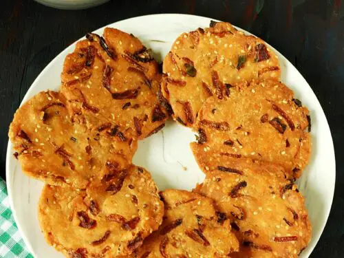 Maddur vada served in a white plate