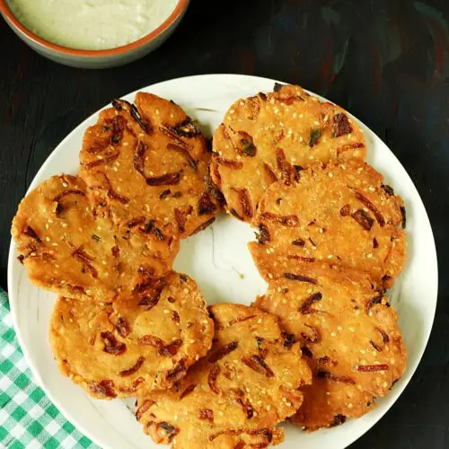 Maddur vada served in a white plate
