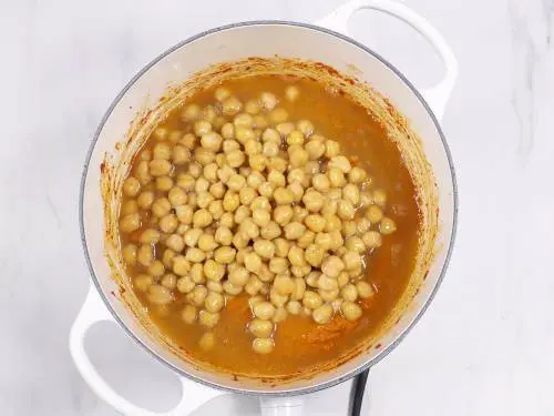 adding cooked chana to onion tomato masala