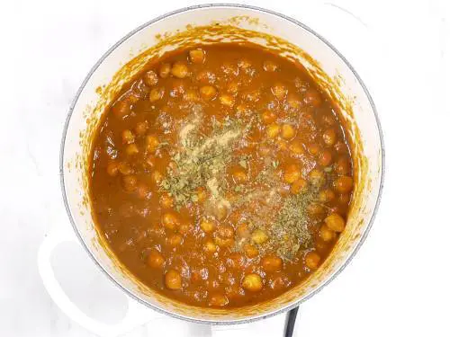 kasuri methi and amchur powder on chana masala