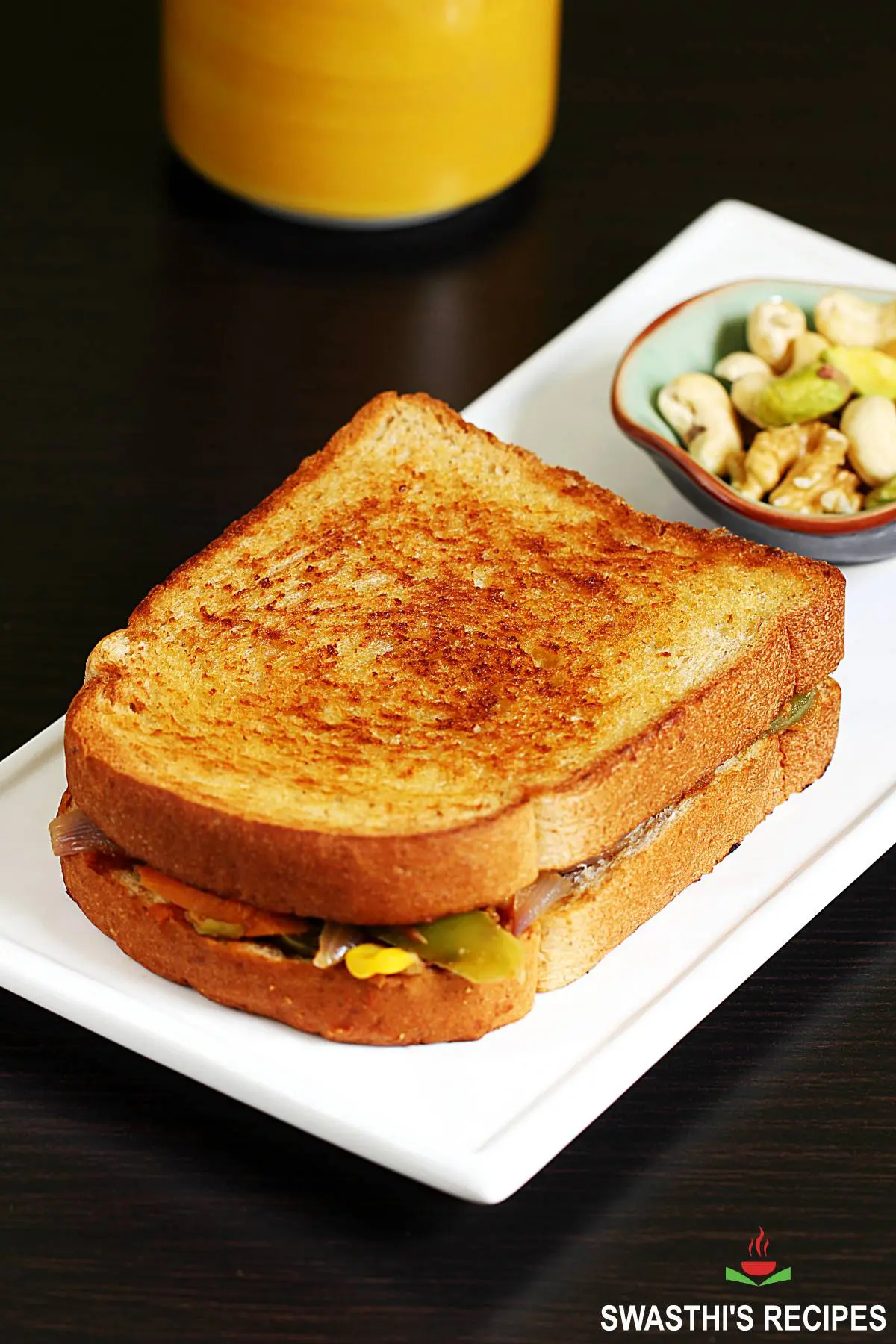 https://www.indianhealthyrecipes.com/wp-content/uploads/2022/03/vegetable-sandwich.jpg.webp