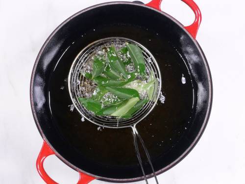frying curry leaves