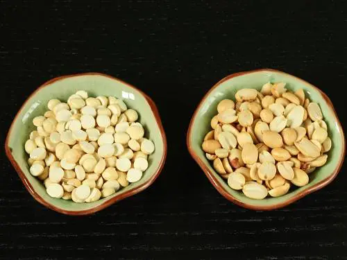 peanuts and roasted chana dal