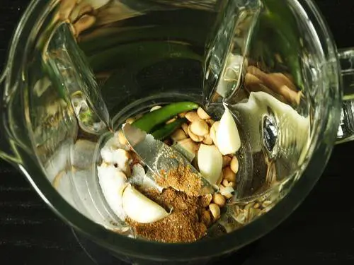 cloves to make coriander chutney