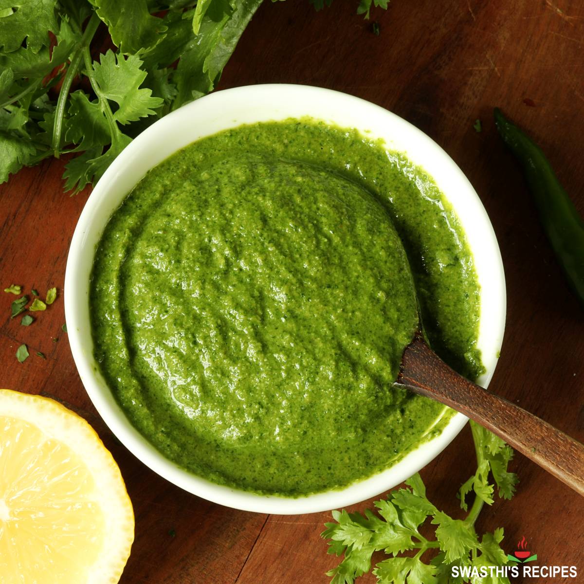 cilantro chutney made with coriander and spices