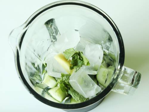 add ice cubes and mint leaves