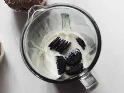 add oreo cookies to milk