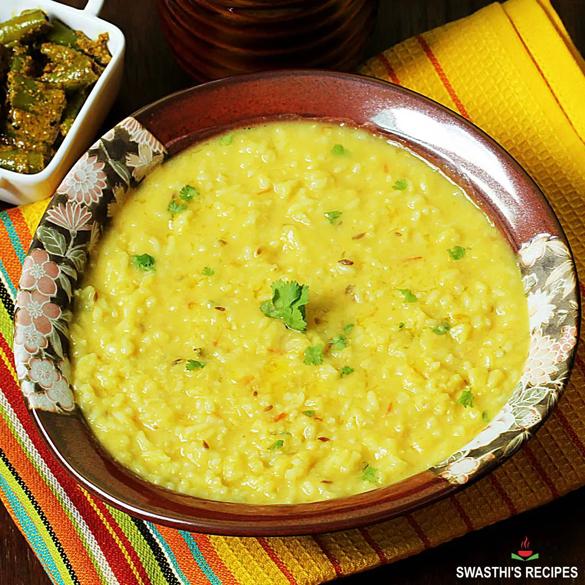 khichdi recipe made with moong dal, rice and spices