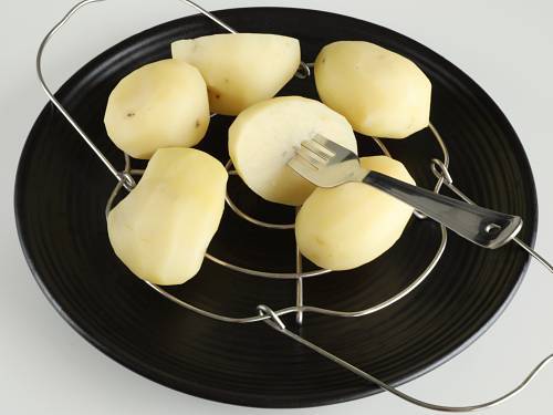 boil potatoes for aloo tikki