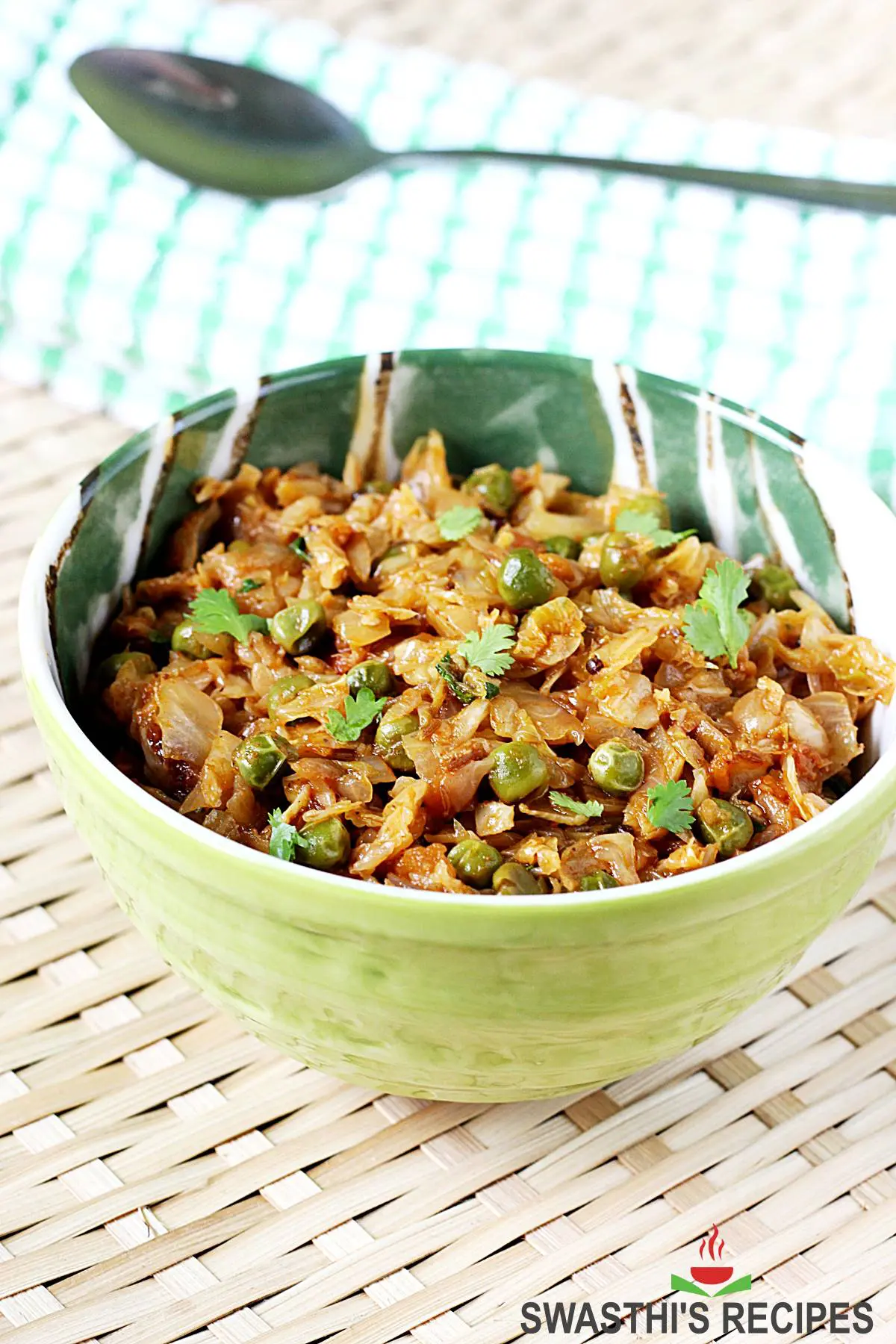 Cabbage curry recipe made with shredded cabbage and peas