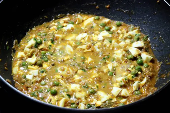 egg keema in a pan