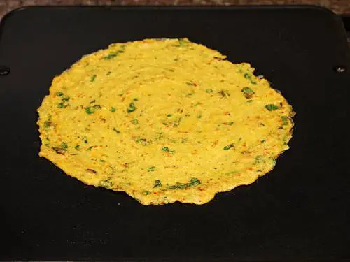 perfectly cooked crisp moong dal chilla