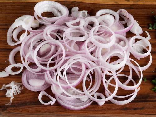 raw onion rings on a chopping board