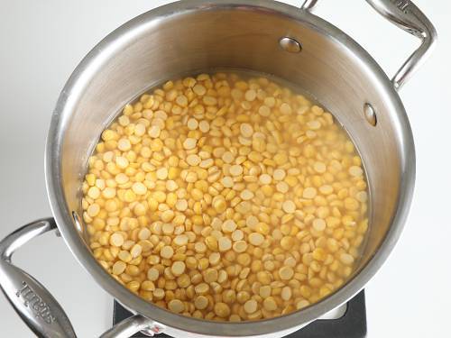 soaked chickpeas in a pot