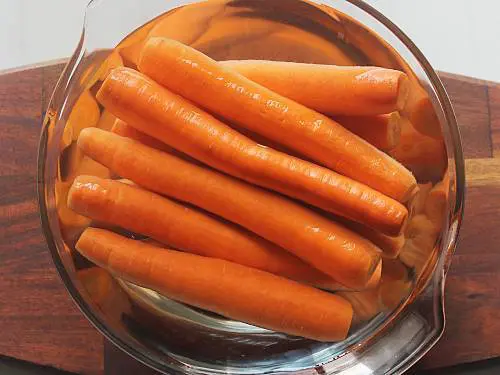 soaking carrots in water