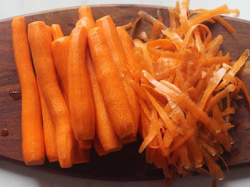 peeled carrots for juicing