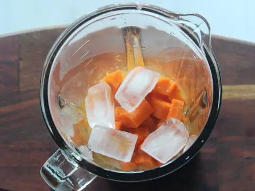 add ice cubes to make carrot juice