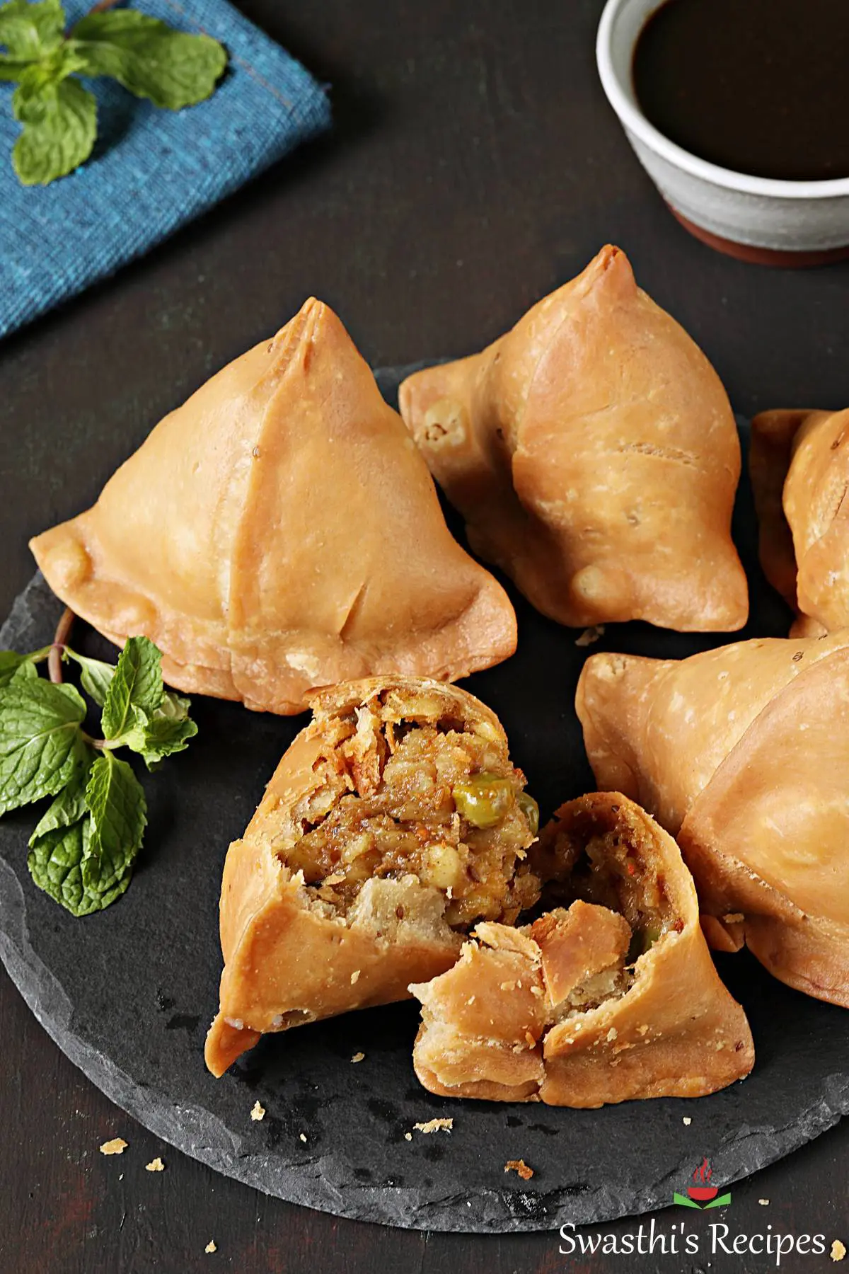 Flakey Samosa - Khasta Samosay' data-pin-description='Samosa is a popular Indian snack where spiced potatoes are stuffed in a flaky pastry and fried.