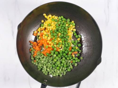 mixed veggies in a wok