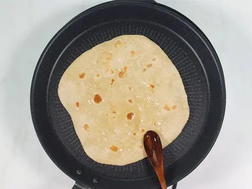 Making Rotis, Roti Fry Pan