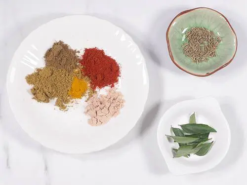 spices and curry leaves