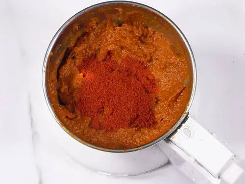 vindaloo paste ready in a grinder jar