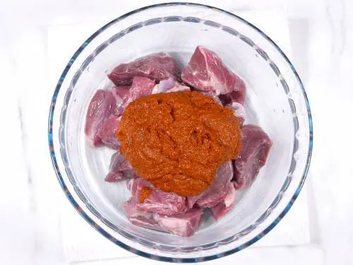 add vindaloo paste to lamb or goat