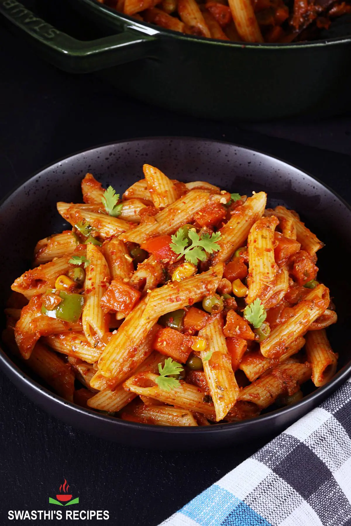 https://www.indianhealthyrecipes.com/wp-content/uploads/2022/11/masala-pasta.jpg.webp