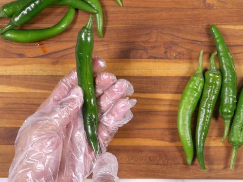 make a slit on the green chilli