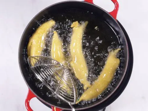 stirring the oil to fry chilli bajji