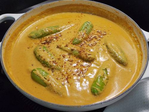 simmering mirchi with jaggery in salan