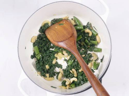 Palak Chicken  Spinach Chicken Recipe    Swasthi s Recipes - 94