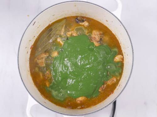 add spinach puree to cooked chicken