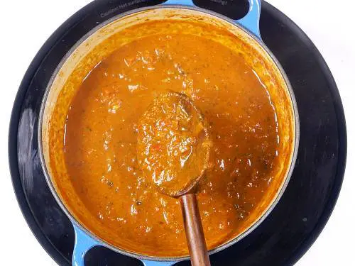 tikka masala sauce in a kadai