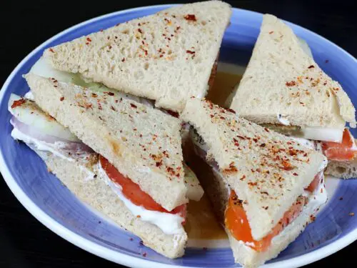 tomato cucumber sandwich