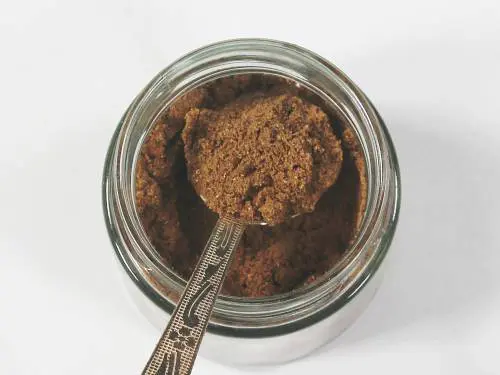 store biryani masala in a glass jar