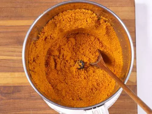 idli podi in a grinder