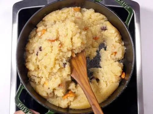 fluffy sooji ka halwa releasing ghee