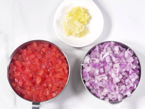 onions tomatoes ginger garlic for curry