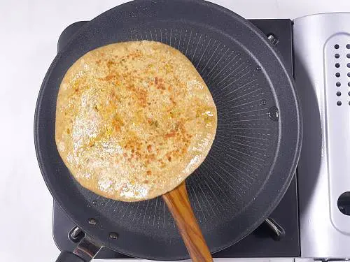 toast paneer paratha until cooked