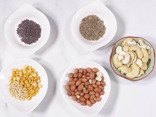 tempering ingredients to make upma recipe