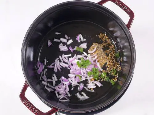 tempering kadhi in a pot