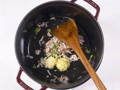 ginger garlic to make kadhi