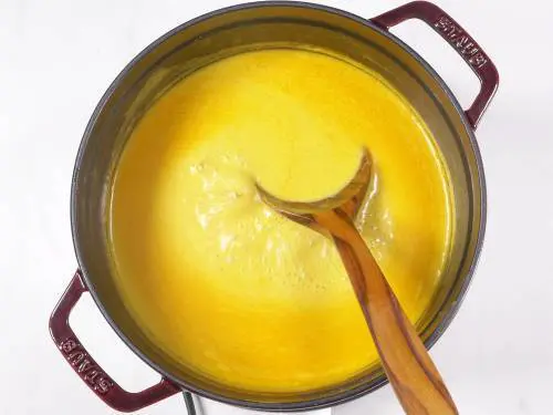 traces of oil over kadhi