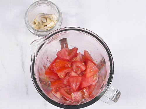 puree tomatoes and cashews