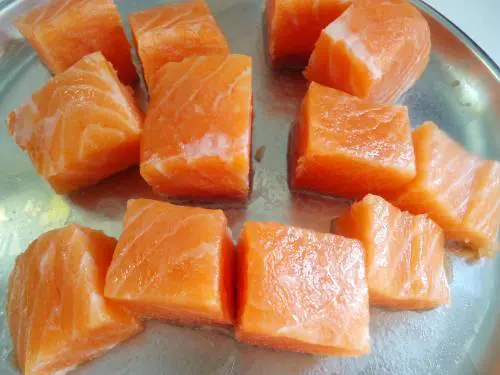 diced salmon to make tikka
